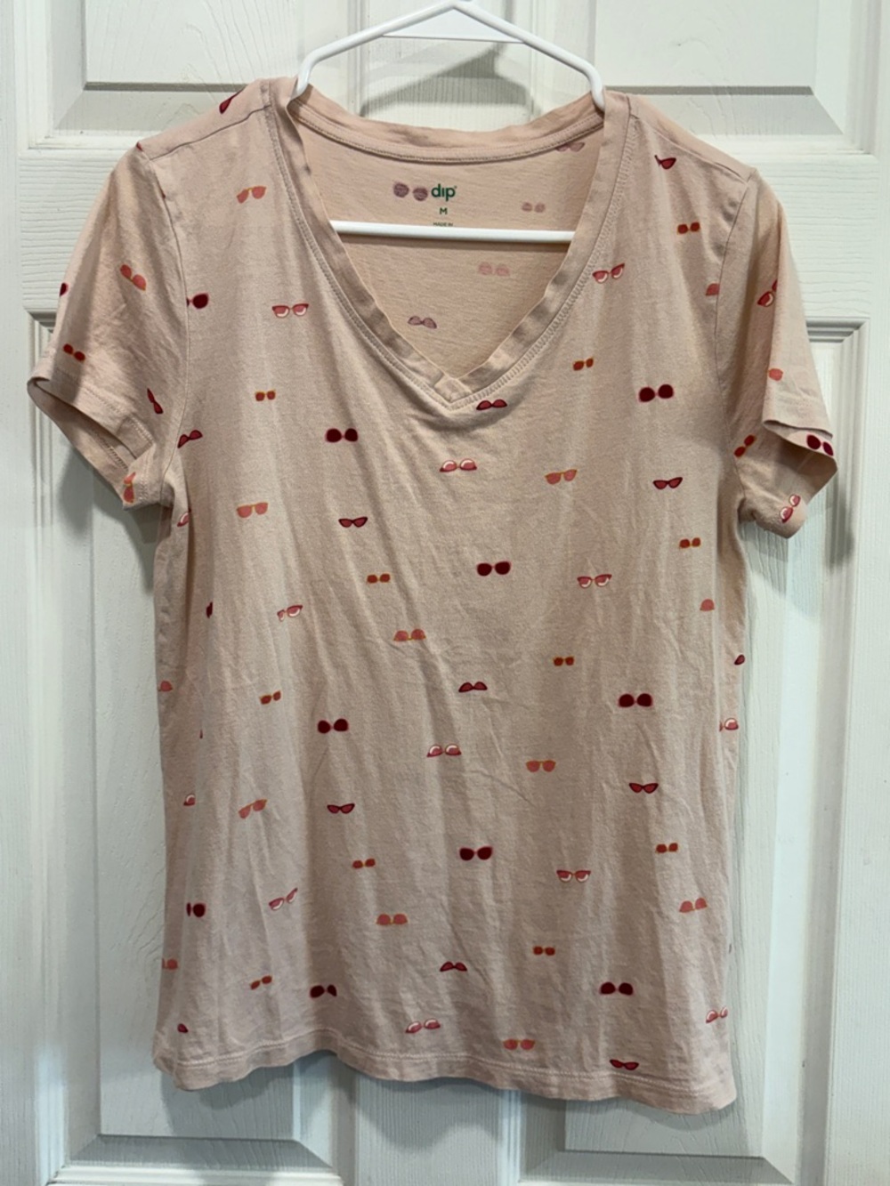 dip Peach V-Neck Tee with Red and Pink Sunglasses Print